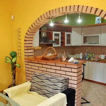Lux Apartman Leka شقة *