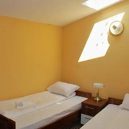 Lux Apartman Leka شقة *